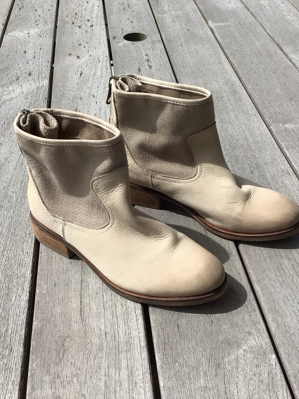 Aldo Cream soft Leather Ankle Boots with small stacked Wood Heel Sz 9